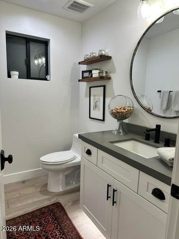 301 E ROYAL PALM Road, Phoenix, AZ 85020