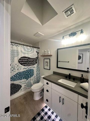301 E ROYAL PALM Road, Phoenix, AZ 85020