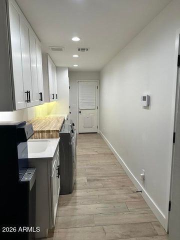 301 E ROYAL PALM Road, Phoenix, AZ 85020