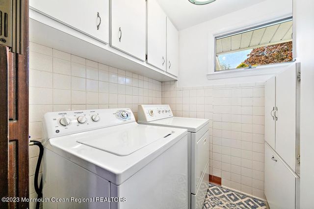 27 Shrewsbury Drive, Monmouth Beach, NJ 07750