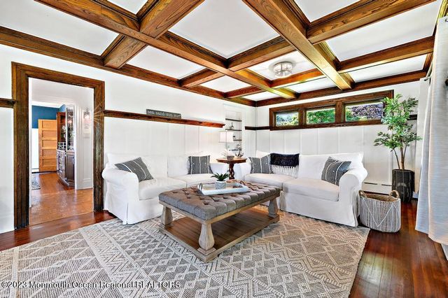 27 Shrewsbury Drive, Monmouth Beach, NJ 07750