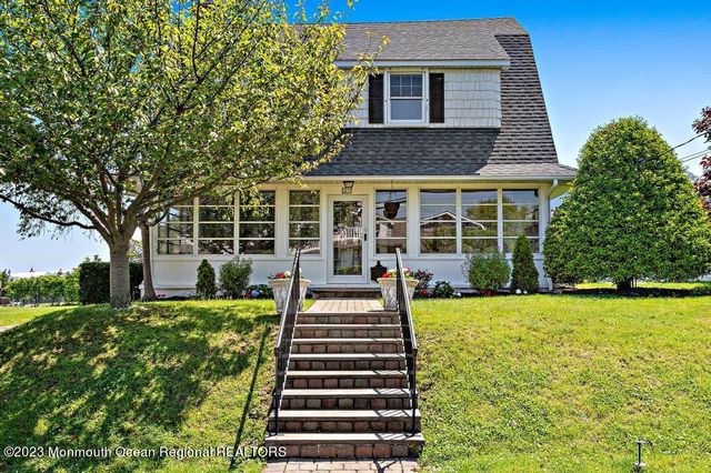 27 Shrewsbury Drive, Monmouth Beach, NJ 07750