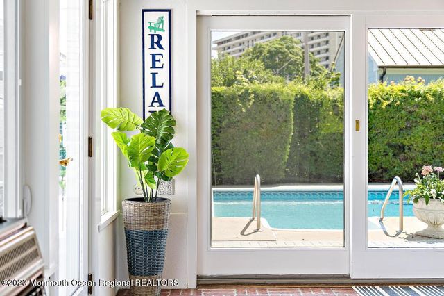 27 Shrewsbury Drive, Monmouth Beach, NJ 07750