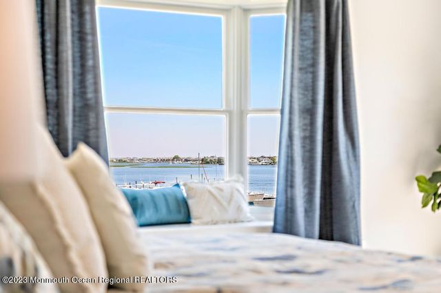 27 Shrewsbury Drive, Monmouth Beach, NJ 07750