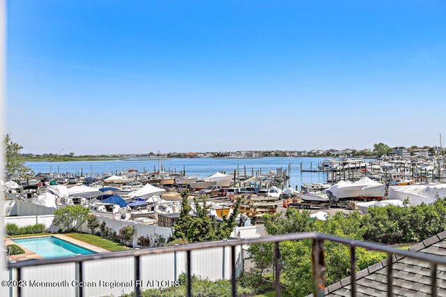 27 Shrewsbury Drive, Monmouth Beach, NJ 07750