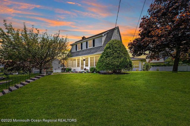 27 Shrewsbury Drive, Monmouth Beach, NJ 07750