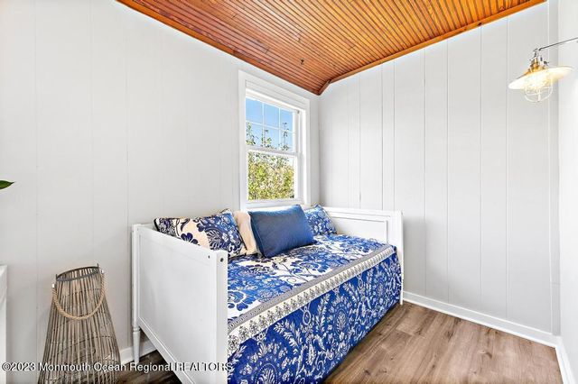 27 Shrewsbury Drive, Monmouth Beach, NJ 07750