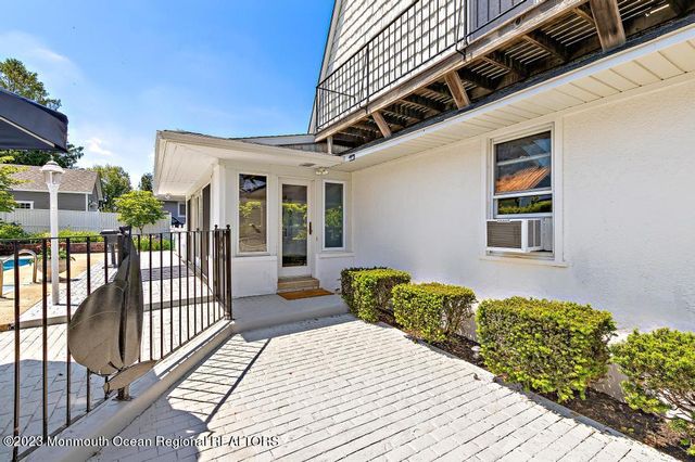 27 Shrewsbury Drive, Monmouth Beach, NJ 07750