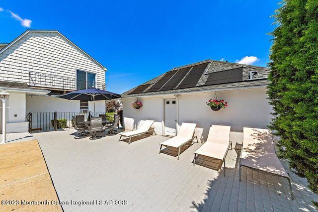 27 Shrewsbury Drive, Monmouth Beach, NJ 07750