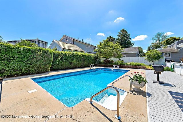 27 Shrewsbury Drive, Monmouth Beach, NJ 07750