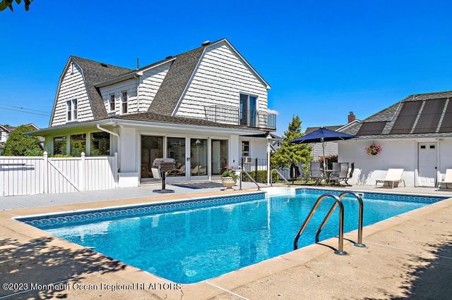 27 Shrewsbury Drive, Monmouth Beach, NJ 07750