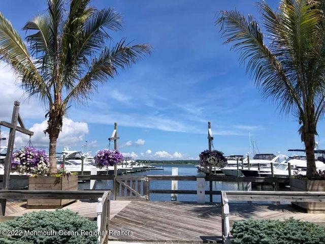 27 Shrewsbury Drive, Monmouth Beach, NJ 07750