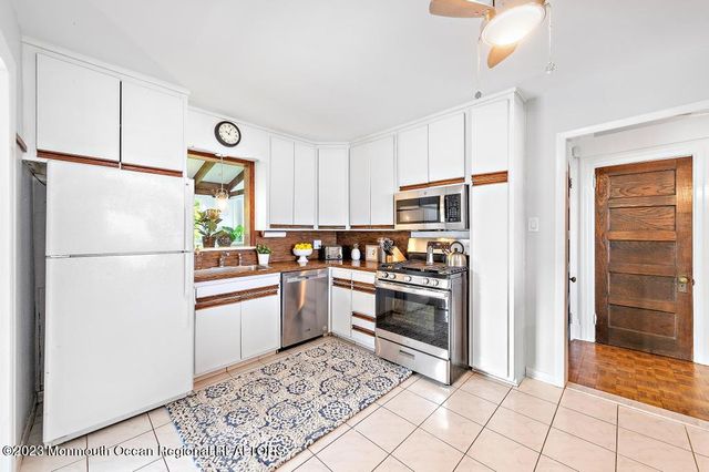 27 Shrewsbury Drive, Monmouth Beach, NJ 07750