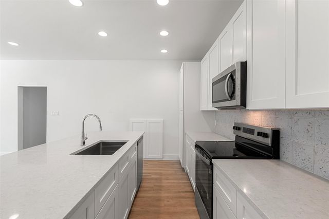 711 N Paleface Ranch RD 3, Spicewood, TX 78669