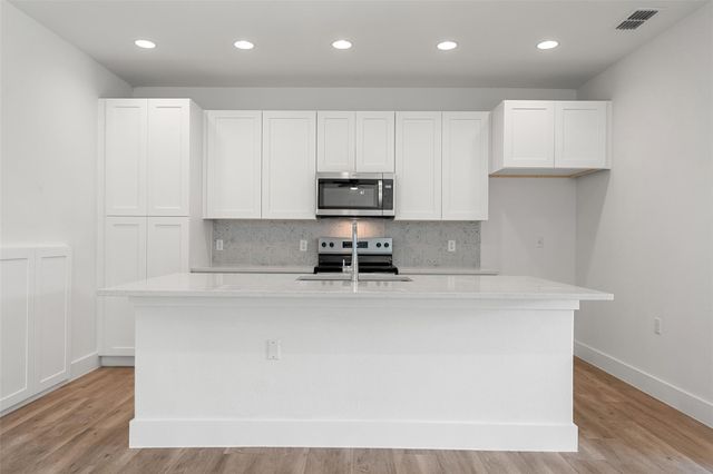 711 N Paleface Ranch RD 3, Spicewood, TX 78669