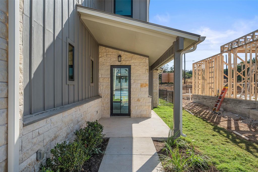 711 N Paleface Ranch RD 3, Spicewood, TX 78669