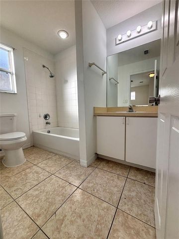 1064 PARK CENTRAL CIRCLE, Groveland, FL 34736