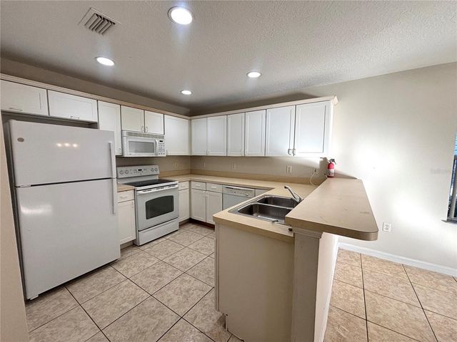 1064 PARK CENTRAL CIRCLE, Groveland, FL 34736