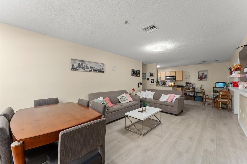 Image 3 of property listing at 6554 SWISSCO DRIVE 518, Orlando, FL 32822