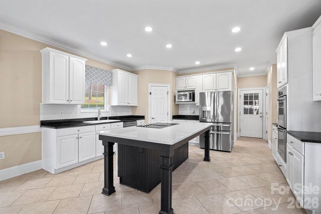 125 Grand Bay Drive, Mooresville, NC 28117