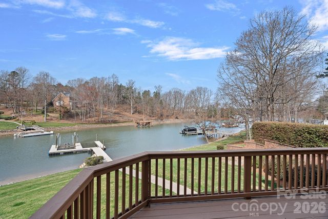 125 Grand Bay Drive, Mooresville, NC 28117