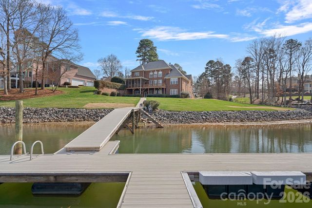 125 Grand Bay Drive, Mooresville, NC 28117