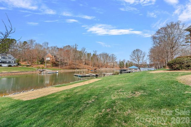 125 Grand Bay Drive, Mooresville, NC 28117