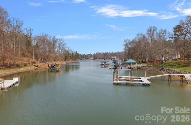 125 Grand Bay Drive, Mooresville, NC 28117