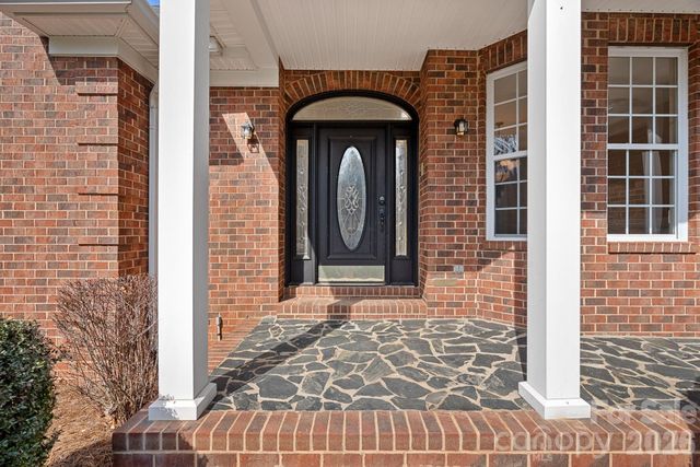 125 Grand Bay Drive, Mooresville, NC 28117