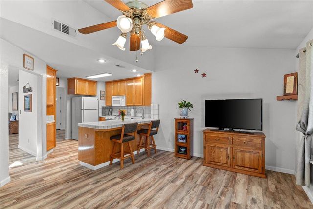 1795 Brookside Dr, Manteca, CA 95336