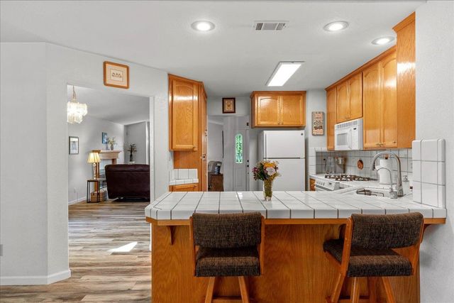 1795 Brookside Dr, Manteca, CA 95336