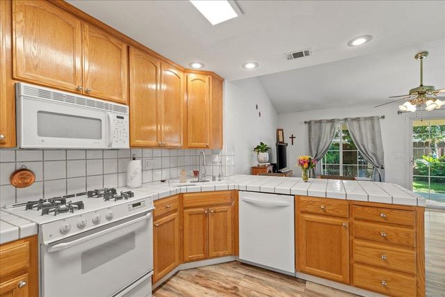 1795 Brookside Dr, Manteca, CA 95336