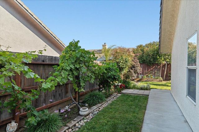 1795 Brookside Dr, Manteca, CA 95336