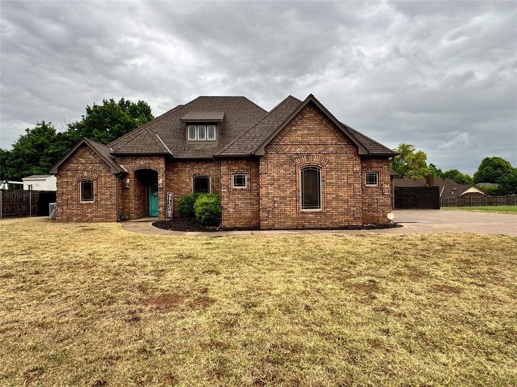 2842 Country Club Drive, Chickasha, OK 73018