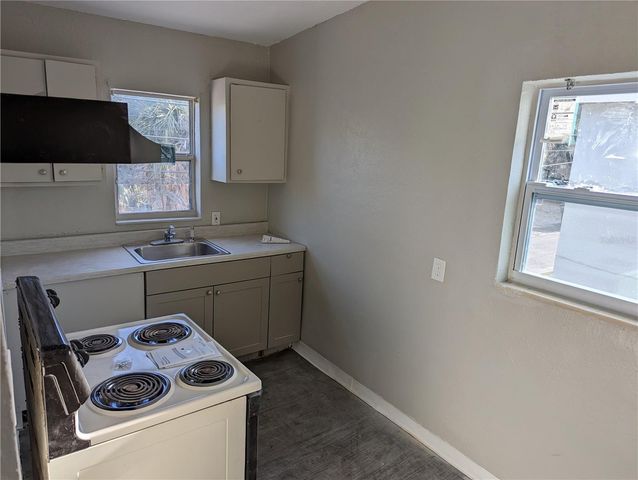 2000 QUEENSBORO AVENUE S A, St Petersburg, FL 33712