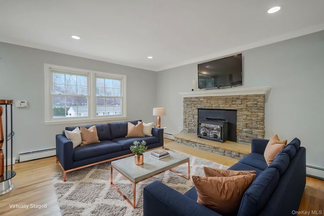 92 Hawthorne Road, Kings Park, NY 11754