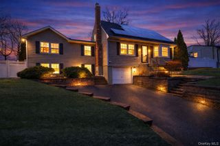 92 Hawthorne Road, Kings Park, NY 11754