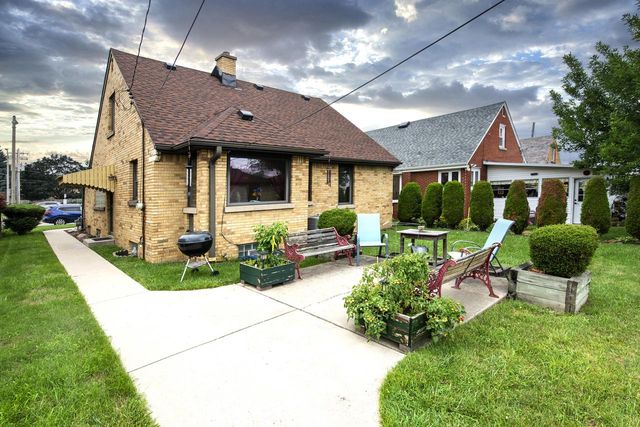 3130 S 35th STREET, Milwaukee, WI 53215