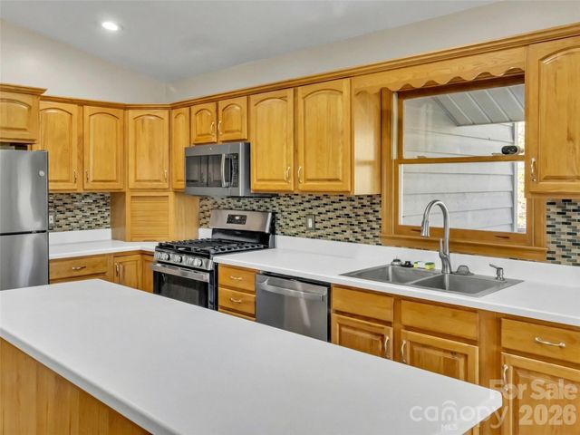 400 Indian Trail, Franklin, NC 28734