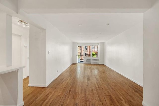 3044 29th St Apt 4J, New York City, NY 11102