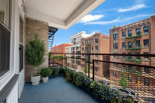 3044 29th St Apt 4J, New York City, NY 11102