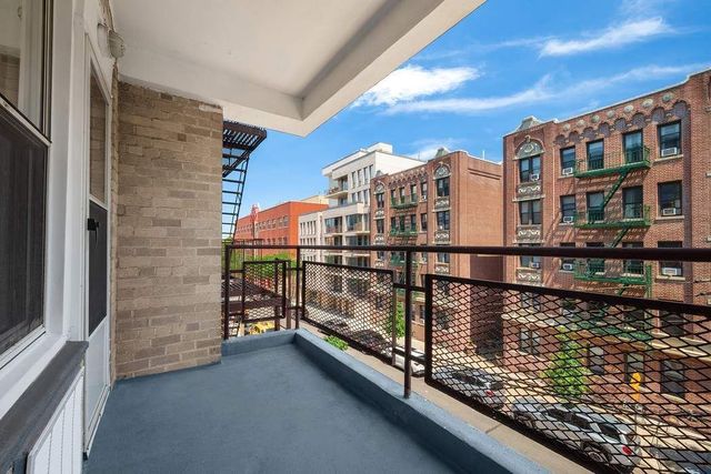 3044 29th St Apt 4J, New York City, NY 11102