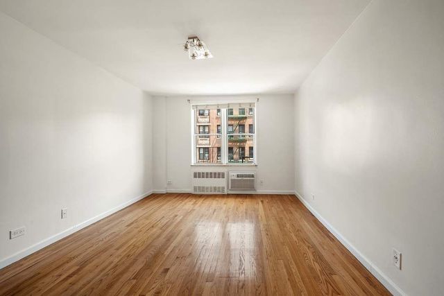 3044 29th St Apt 4J, New York City, NY 11102