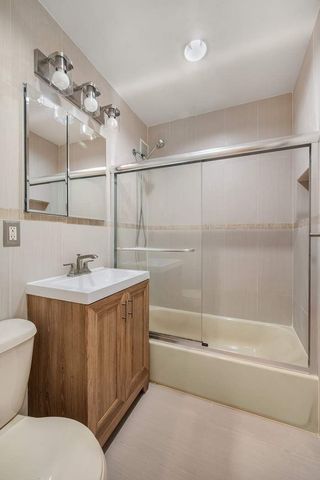 3044 29th St Apt 4J, New York City, NY 11102