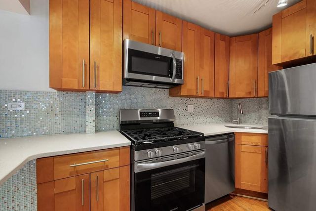 3044 29th St Apt 4J, New York City, NY 11102