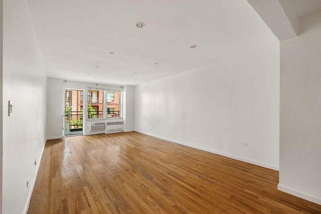 3044 29th St Apt 4J, New York City, NY 11102