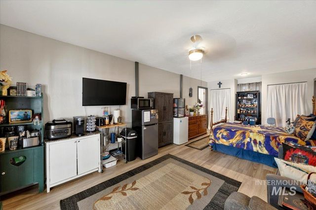 1220 E Amity Ave, Nampa, ID 83686
