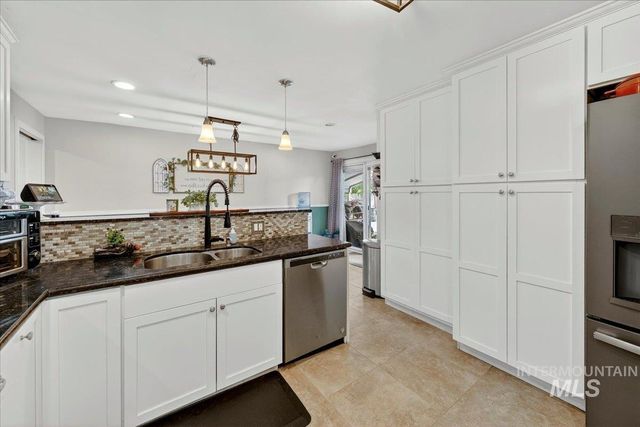 1220 E Amity Ave, Nampa, ID 83686