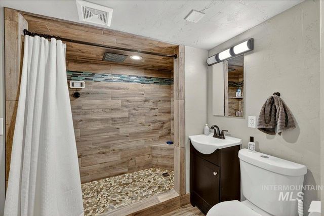 1220 E Amity Ave, Nampa, ID 83686