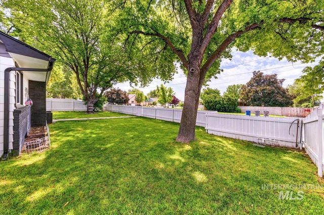 1220 E Amity Ave, Nampa, ID 83686